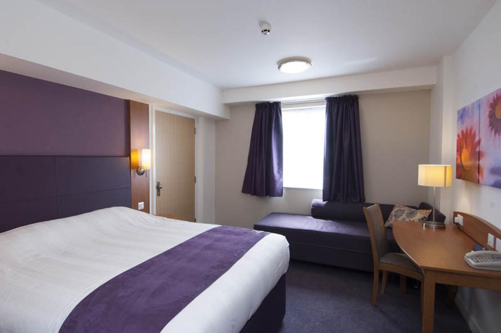 Premier Inn Woking West - A324 Cameră foto