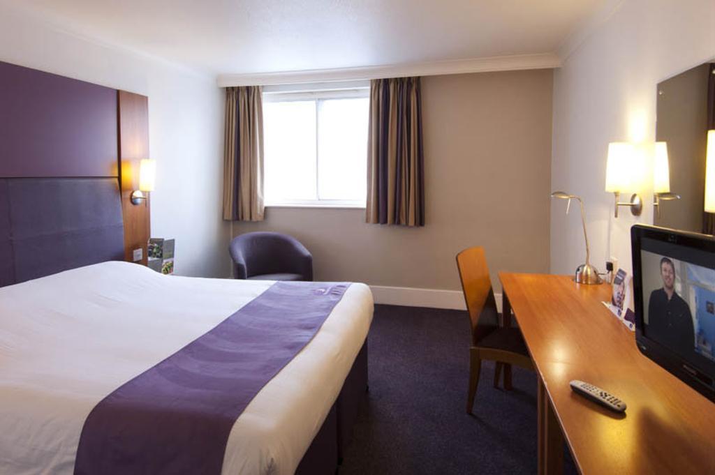 Premier Inn Woking West - A324 Cameră foto