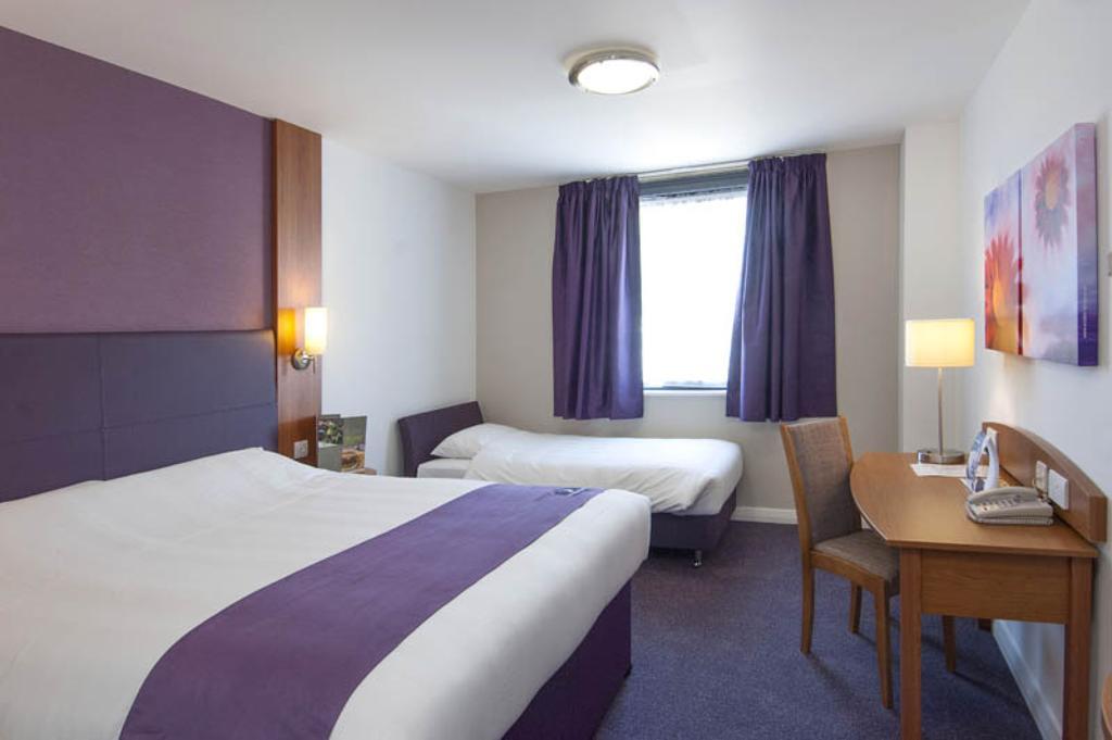 Premier Inn Woking West - A324 Cameră foto