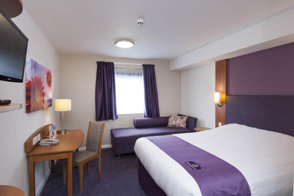 Premier Inn Woking West - A324 Cameră foto