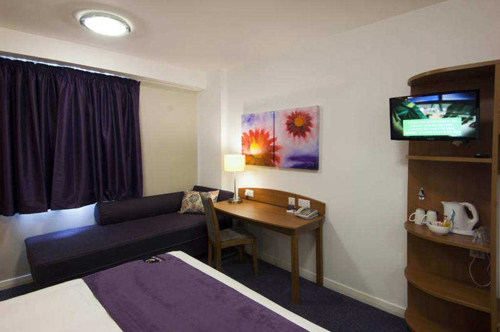 Premier Inn Woking West - A324 Cameră foto