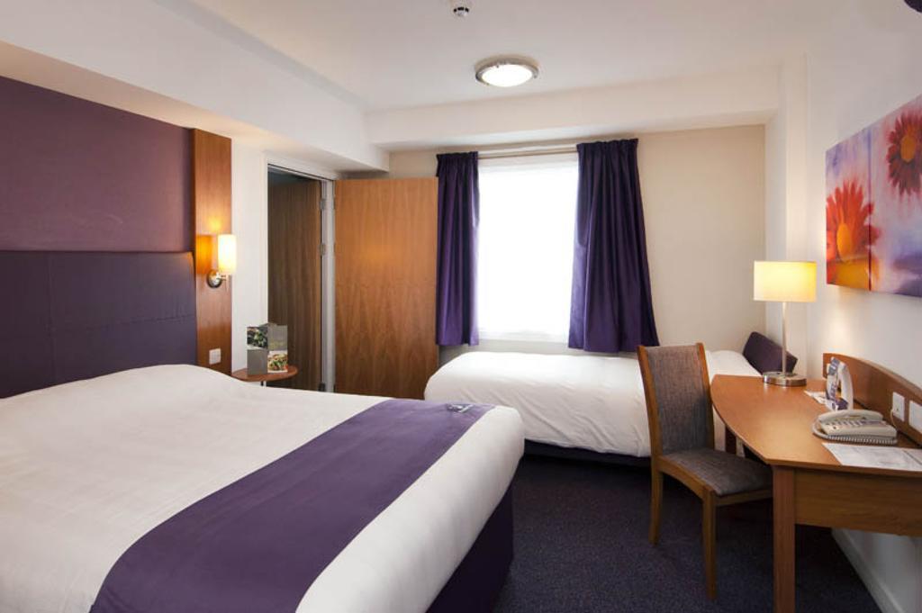 Premier Inn Woking West - A324 Cameră foto