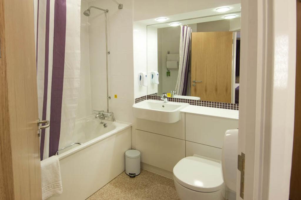 Premier Inn Woking West - A324 Cameră foto